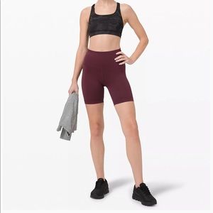 Wunder Train High-Rise Short 6" in Cassis